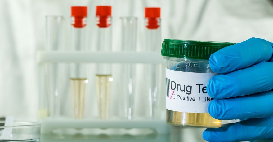Mag je werkgever je testen op alcohol of drugs?