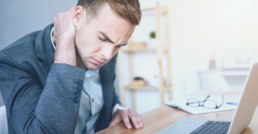 9 op de 10 kantoorwerknemers kampen met fysieke klachten