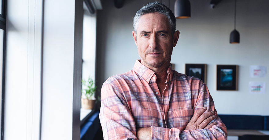 Hij is 50 en verdient 5.500 euro/maand. Zijn job?