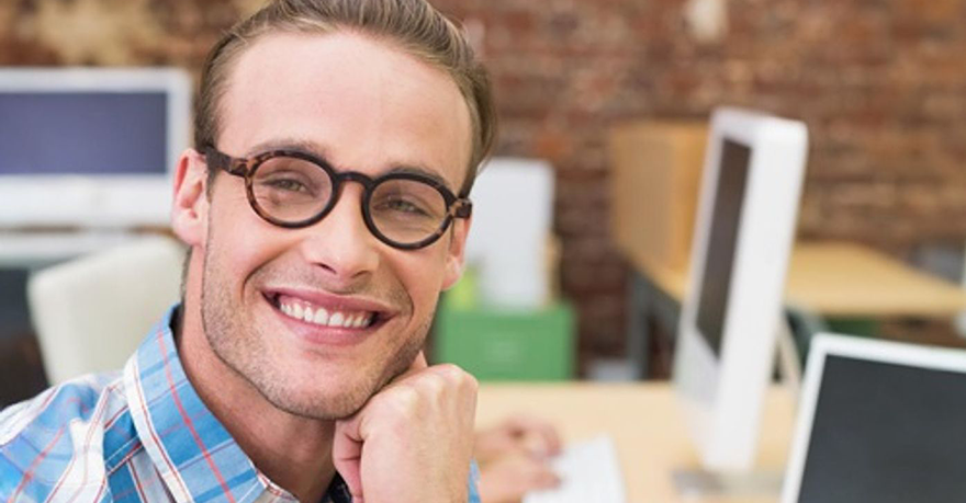 Hij werkt als administratief planner. Zijn loon?