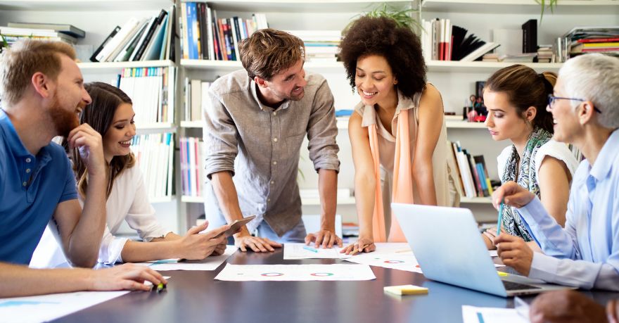 Generatieverschillen op de werkvloer: 5 tips om beter samen te werken